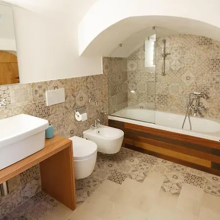 Nel Cuore Dei Sassi, Calda E Raffinata Caverna *